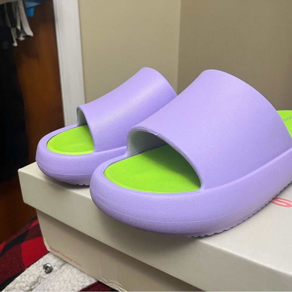 🆕 Beach Slides Purple and Green Slides. Size 10. NWT - Picture 1 of 5